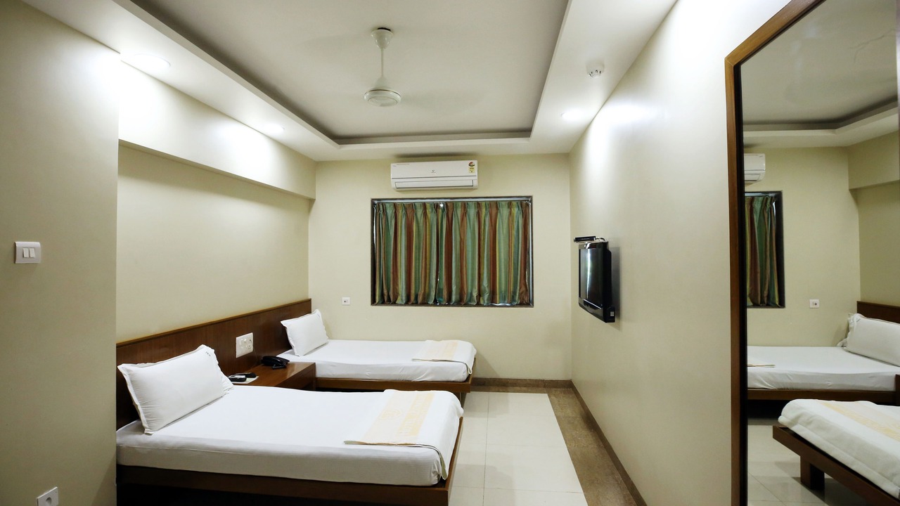 Photo of Bedroom in Prabhadevi