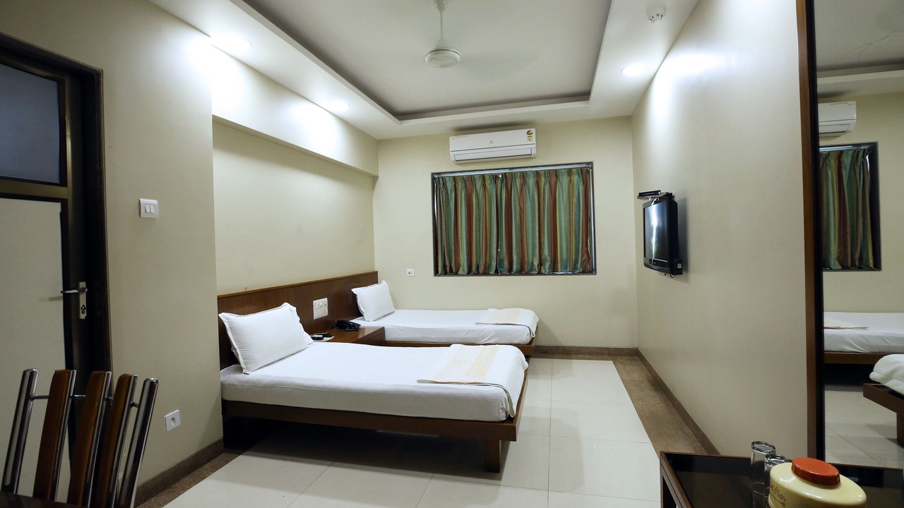 Photo of Bedroom in Prabhadevi