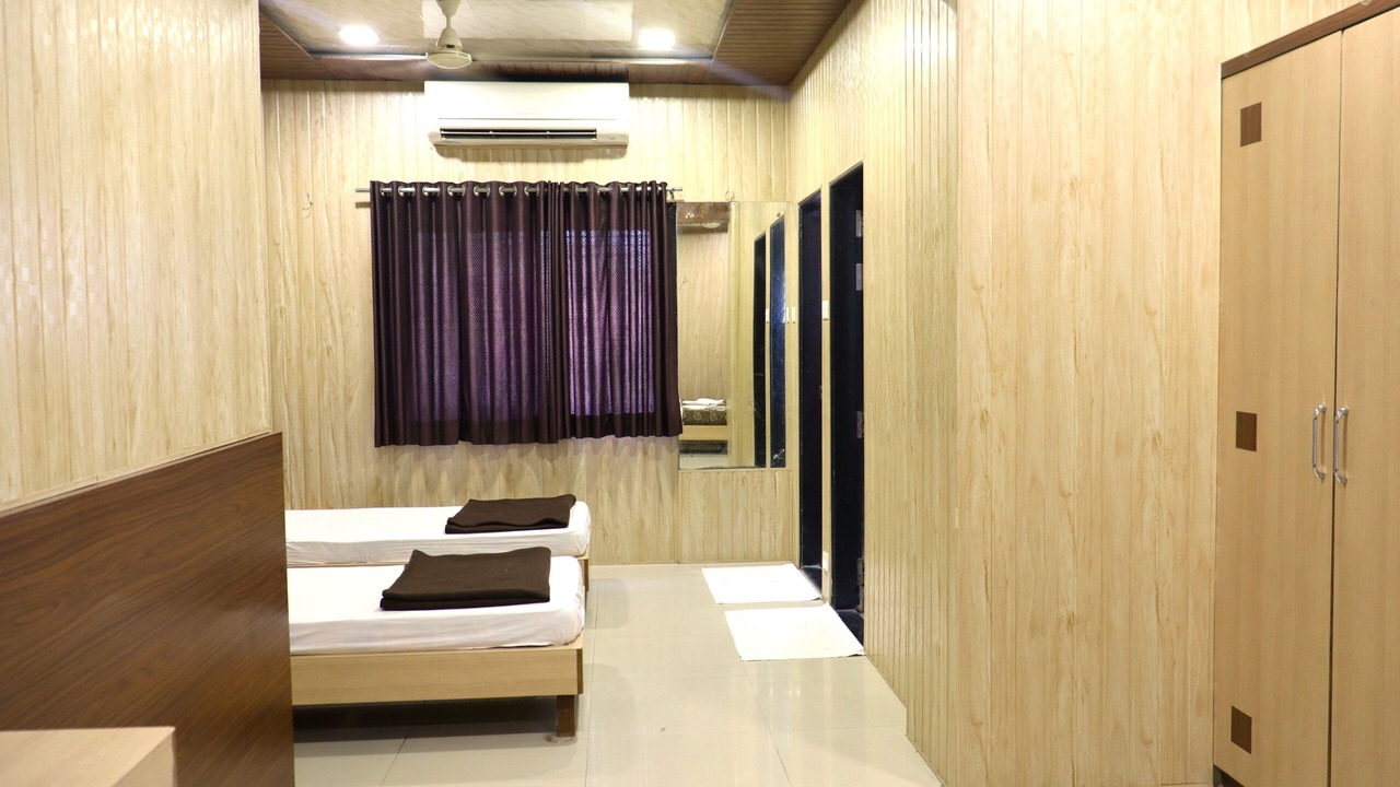 Photo of Bedroom in Trimbak