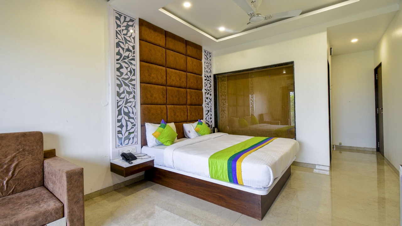 Photo of Bedroom in Mahabaleshwar