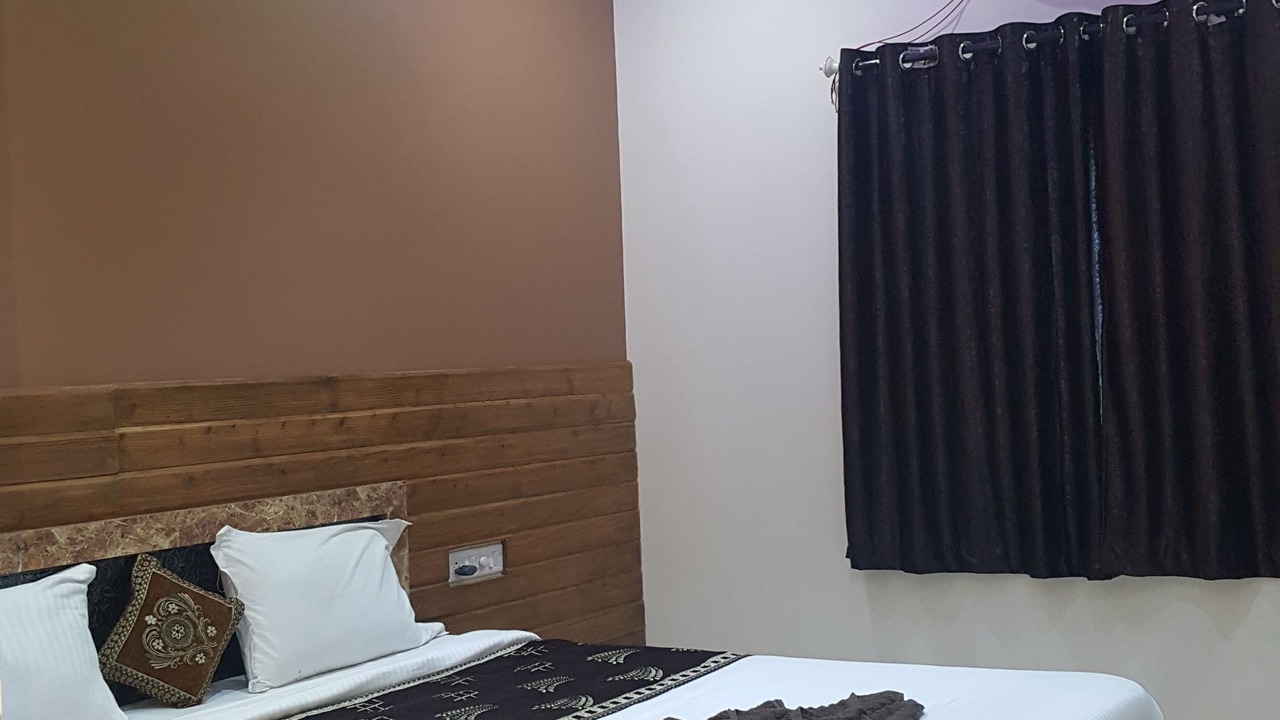 Photo of Bedroom in Mahabaleshwar