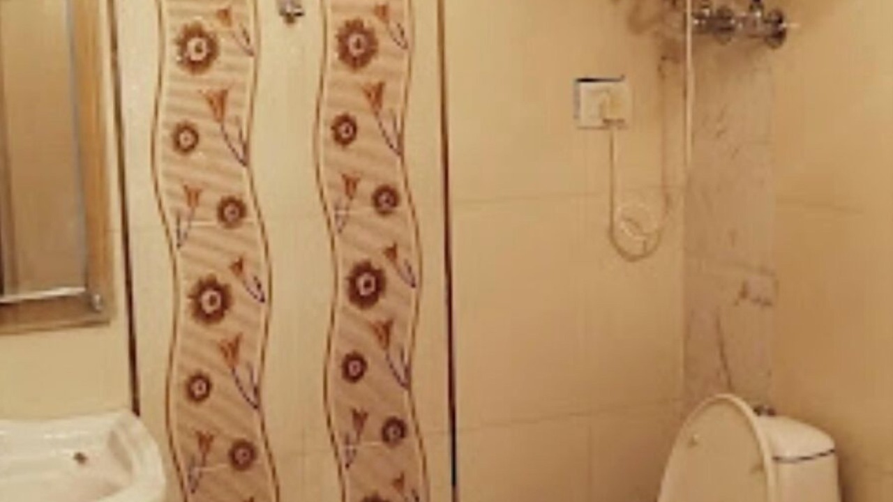 Photo of Bathroom in Knollswood