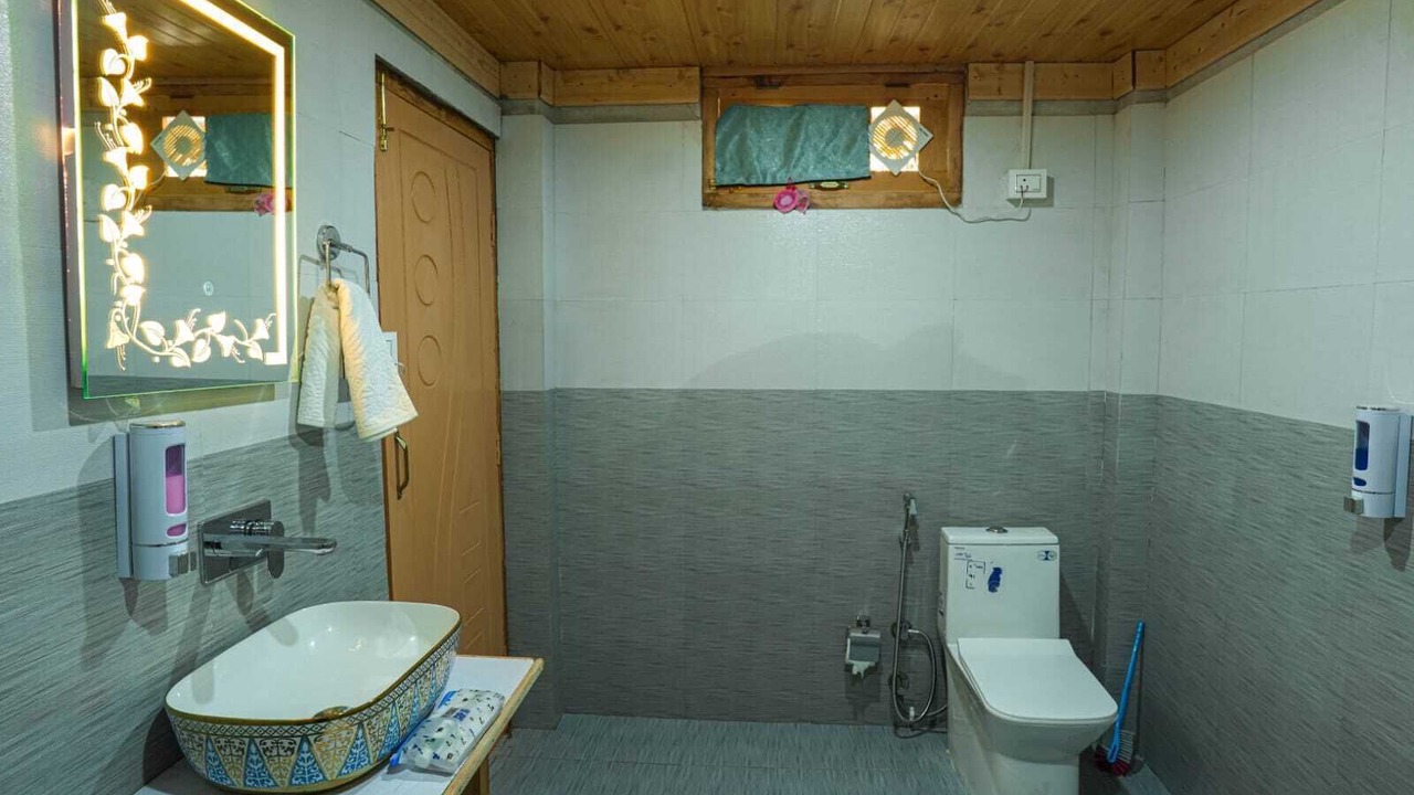 Photo of Bathroom in Banjar