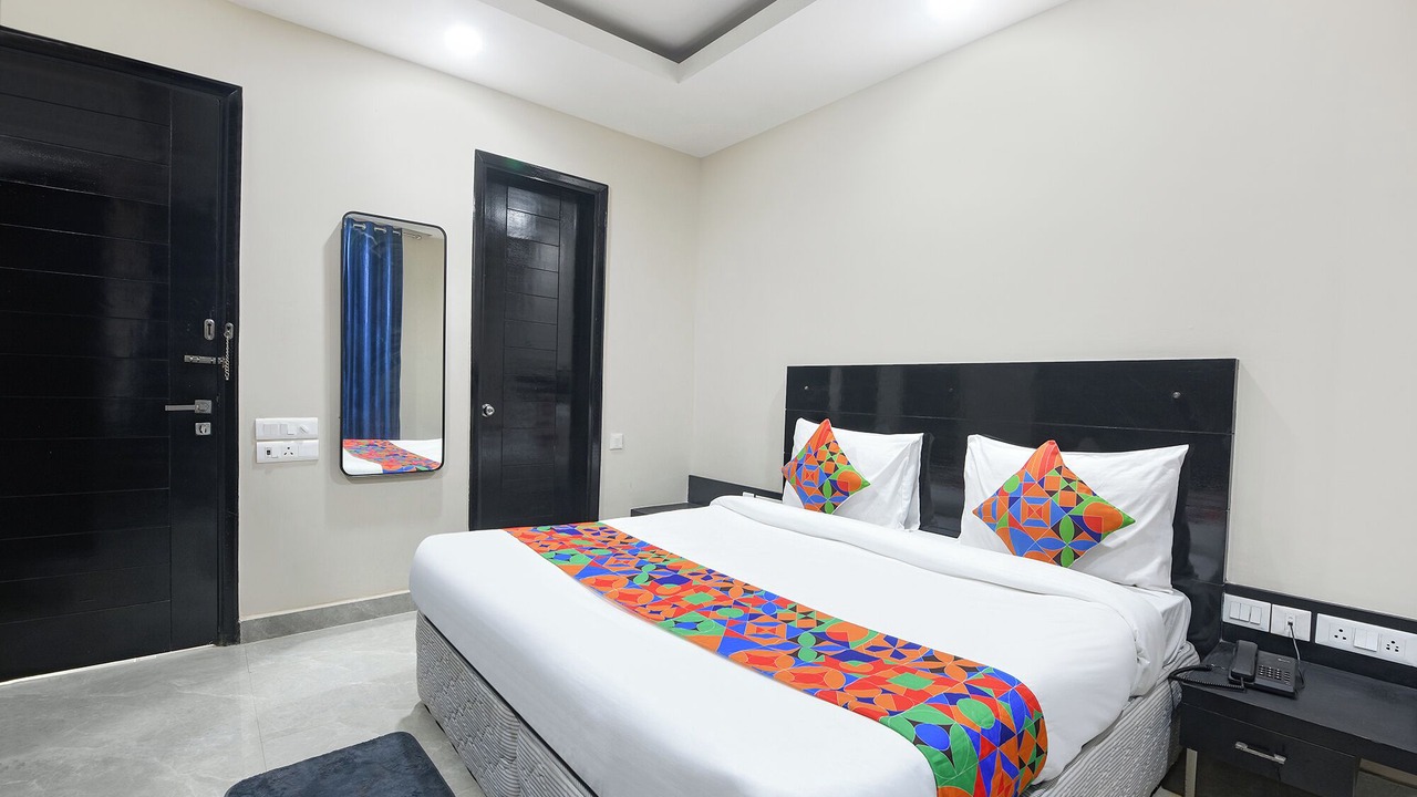 Photo of Bedroom in DLF Phase 3