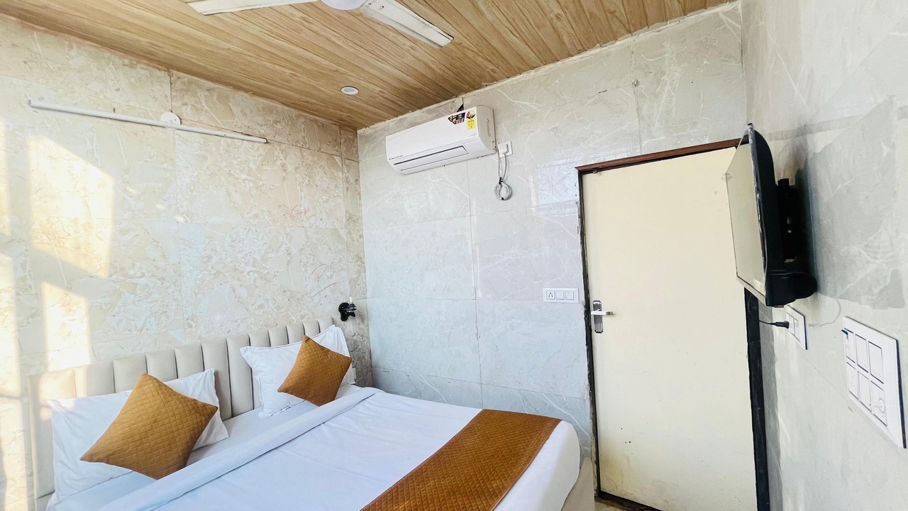 Photo of Bedroom in Kalkaji