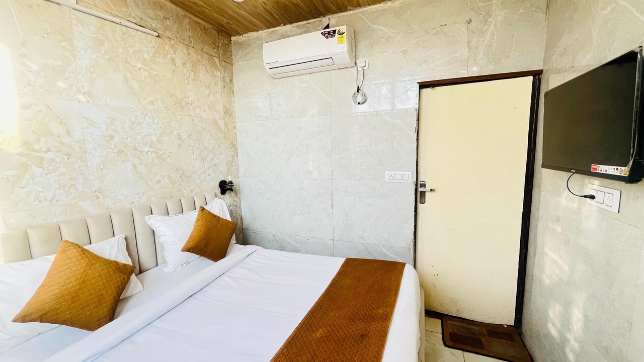 Photo of Bedroom in Kalkaji