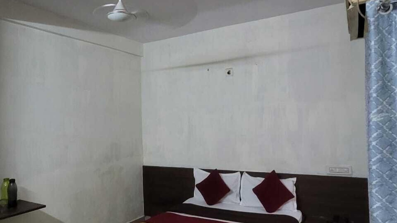 Photo of Bedroom in Veraval