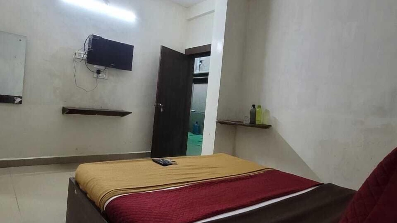Photo of Bedroom in Veraval