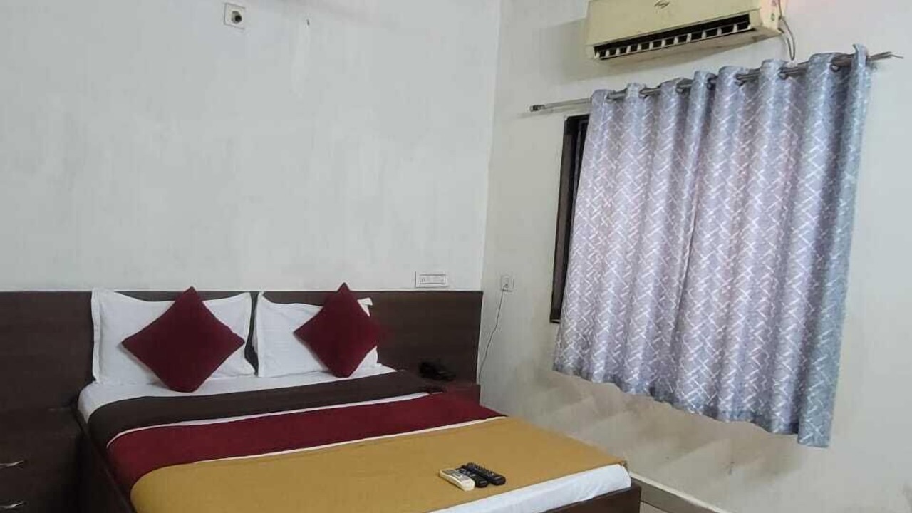 Photo of Bedroom in Veraval