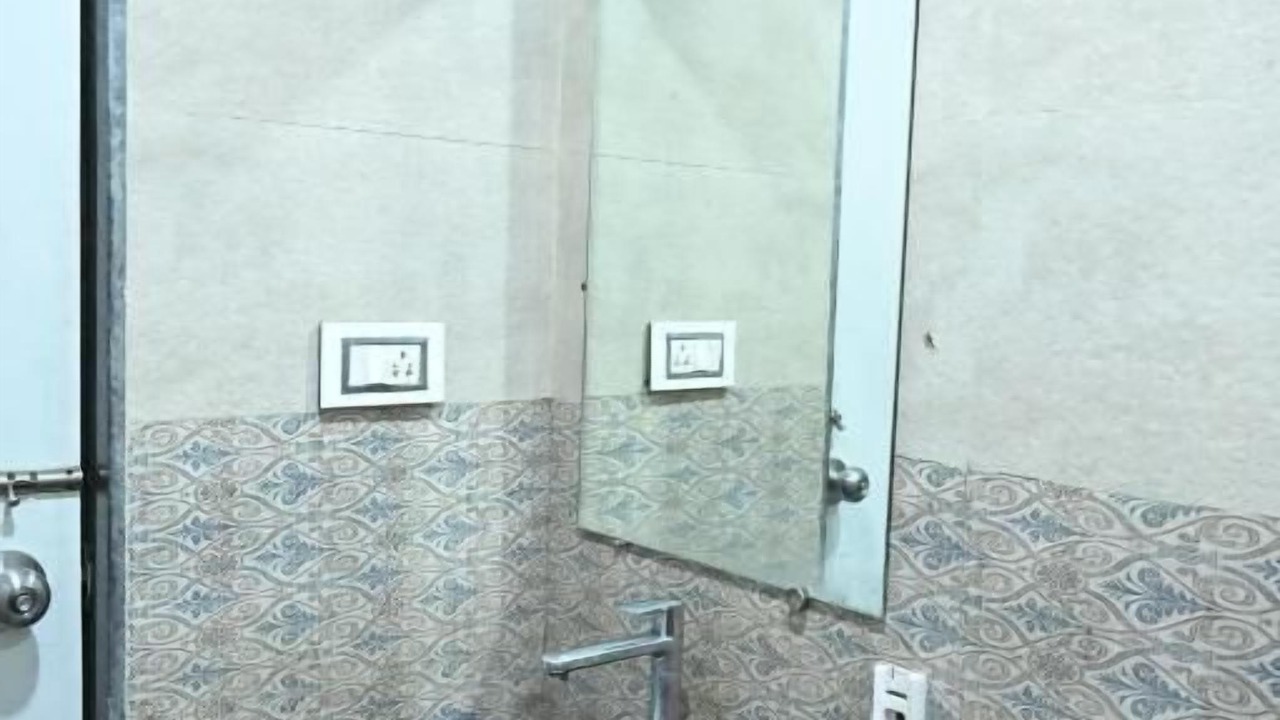 Photo of Bathroom in Mahabaleshwar