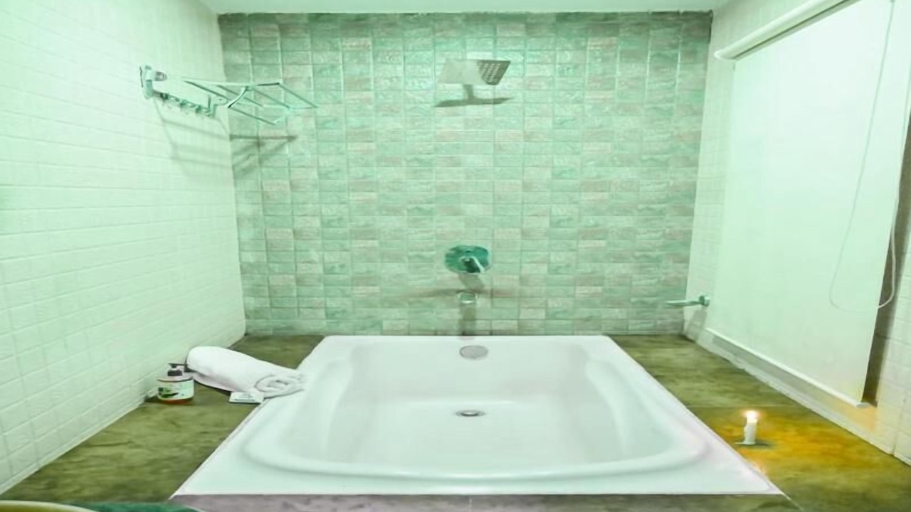 Photo of Bathroom in Mahabaleshwar