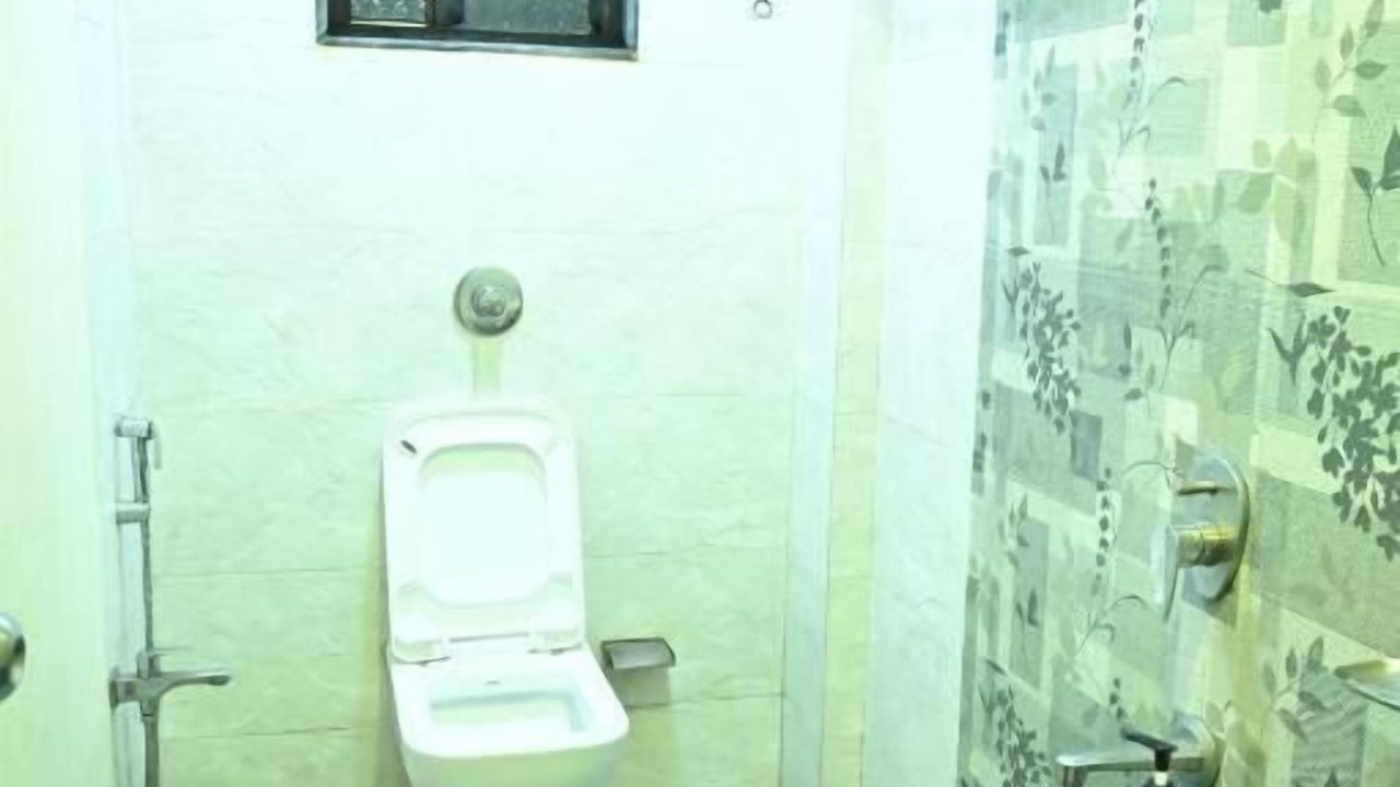 Photo of Bathroom in Mahabaleshwar