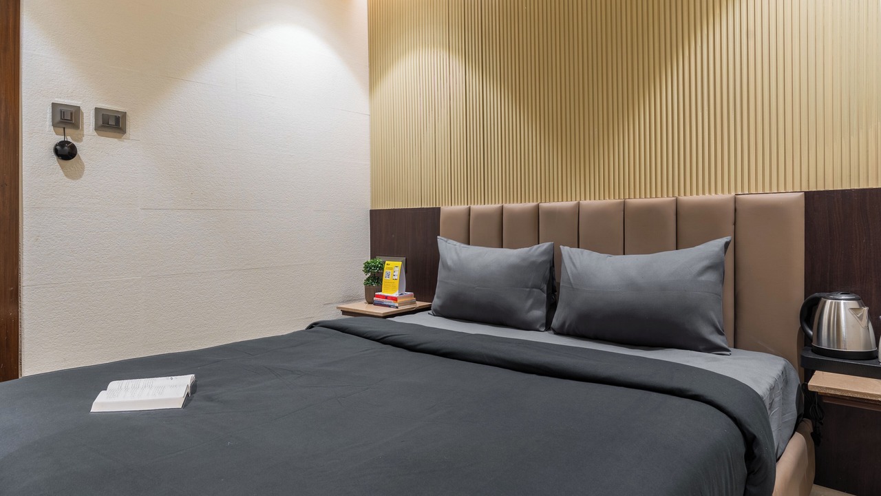 Photo of Bedroom in Vile Parle