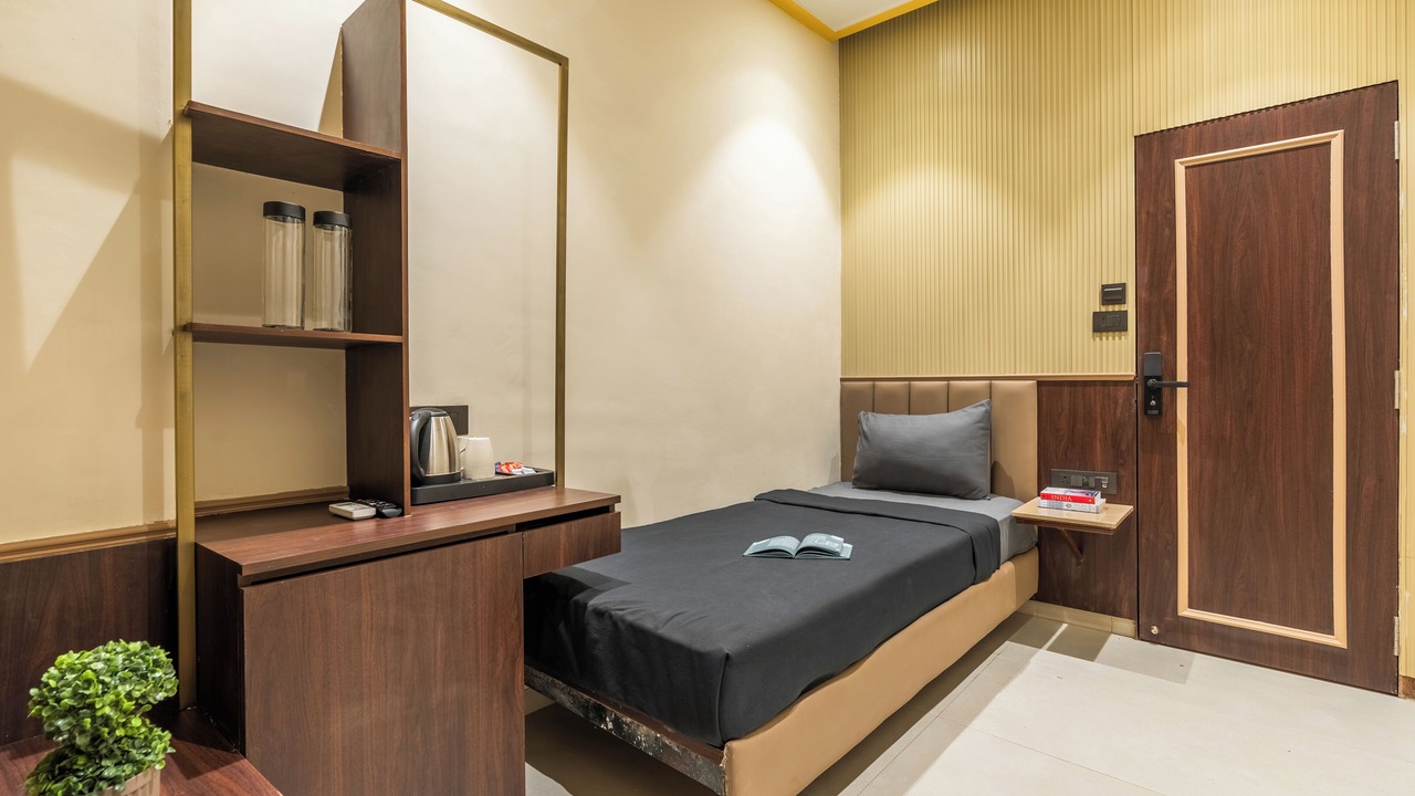Photo of Bedroom in Vile Parle
