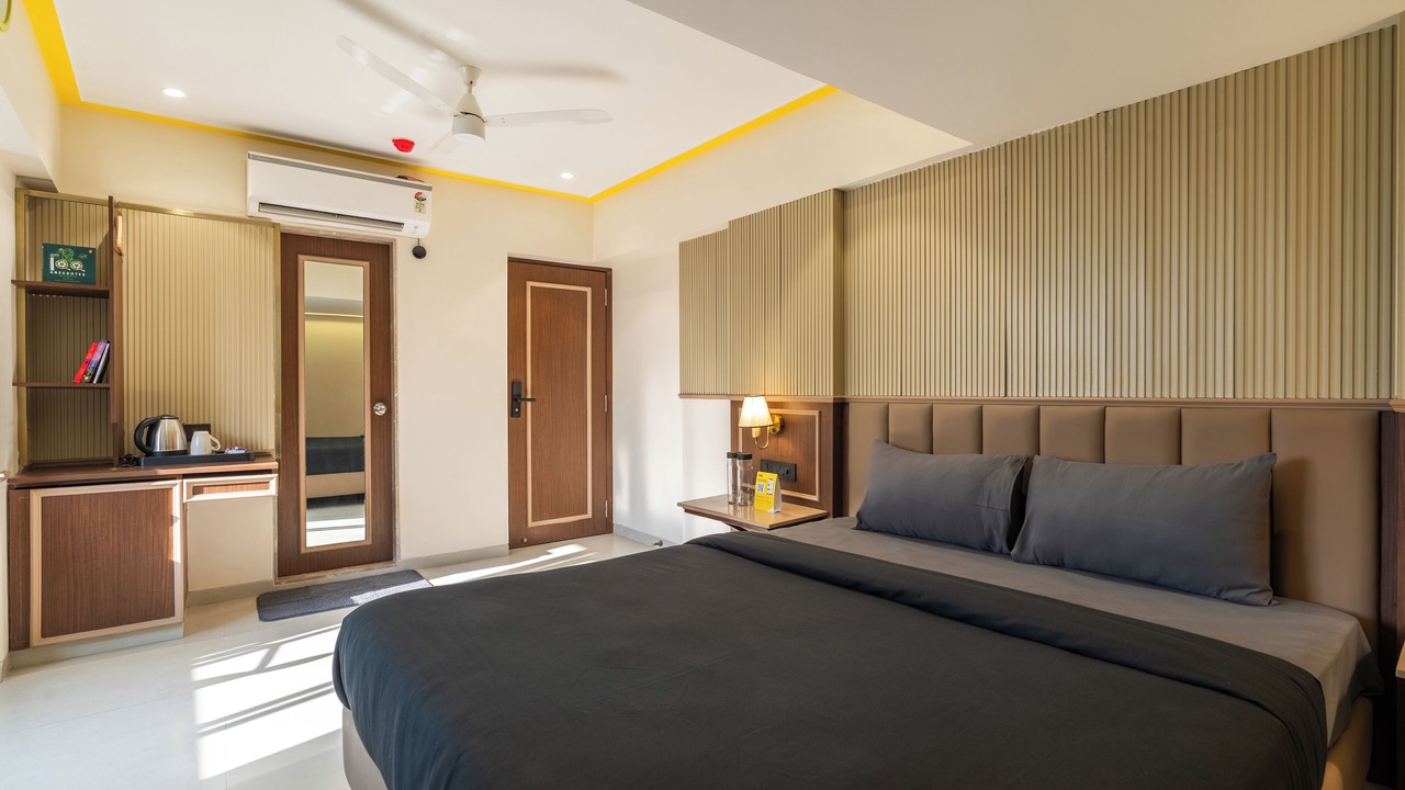 Photo of Bedroom in Vile Parle