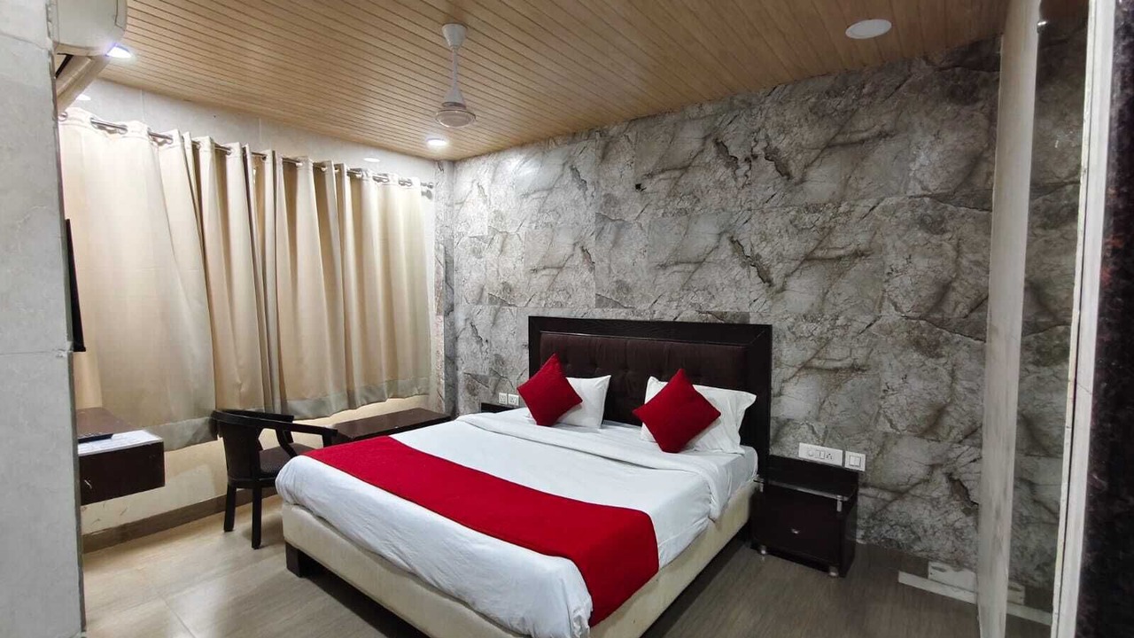Photo of Bedroom in Kalkaji