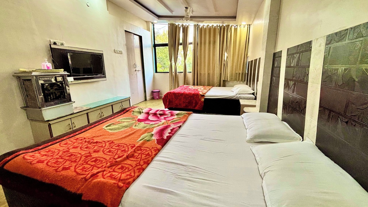Photo of Bedroom in Mahabaleshwar
