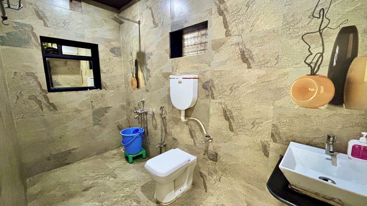 Photo of Bathroom in Mahabaleshwar