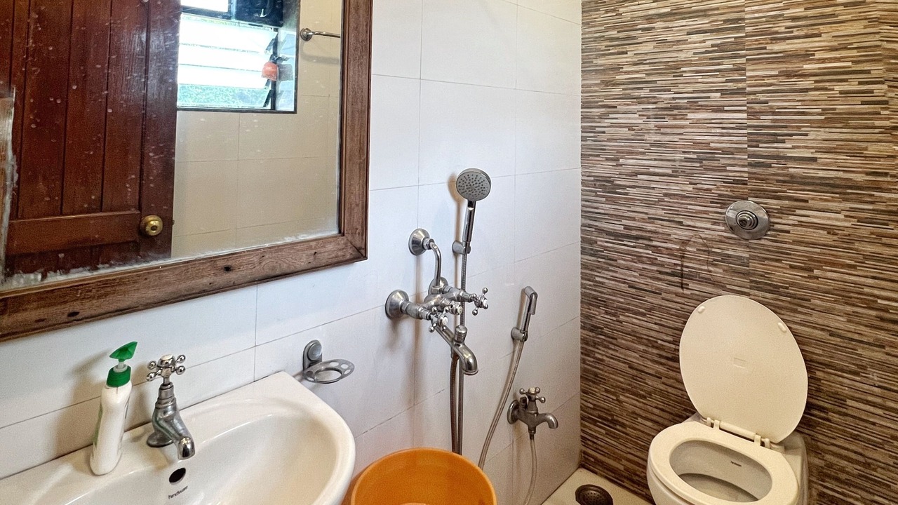 Photo of Bathroom in Mahabaleshwar