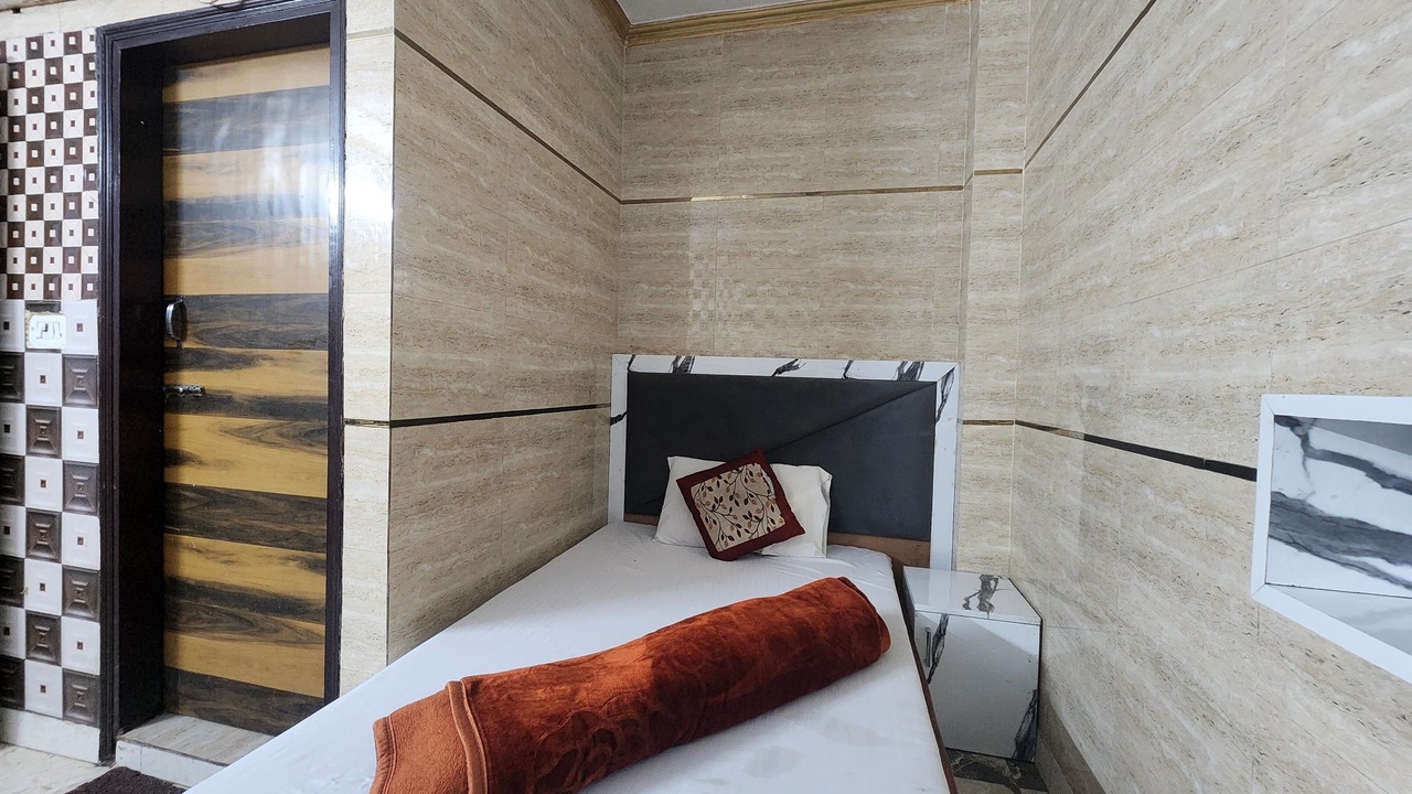 Photo of Bedroom in Jangpura