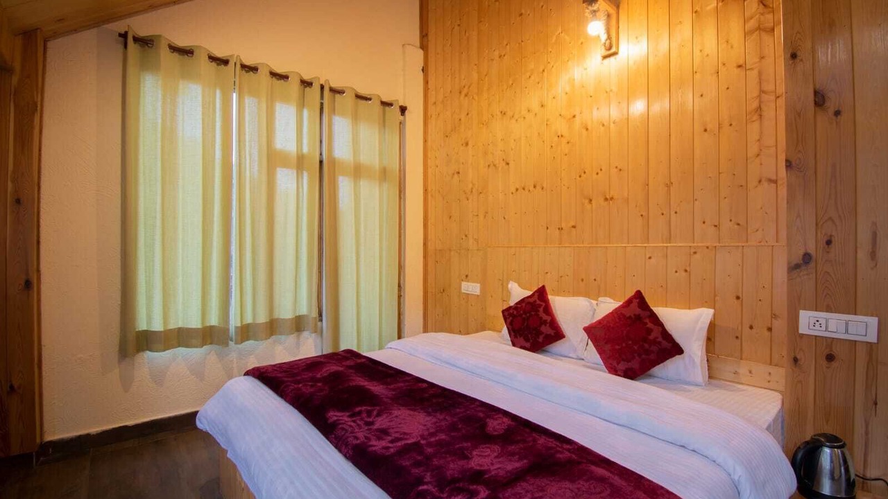 Photo of Bedroom in Jibhi