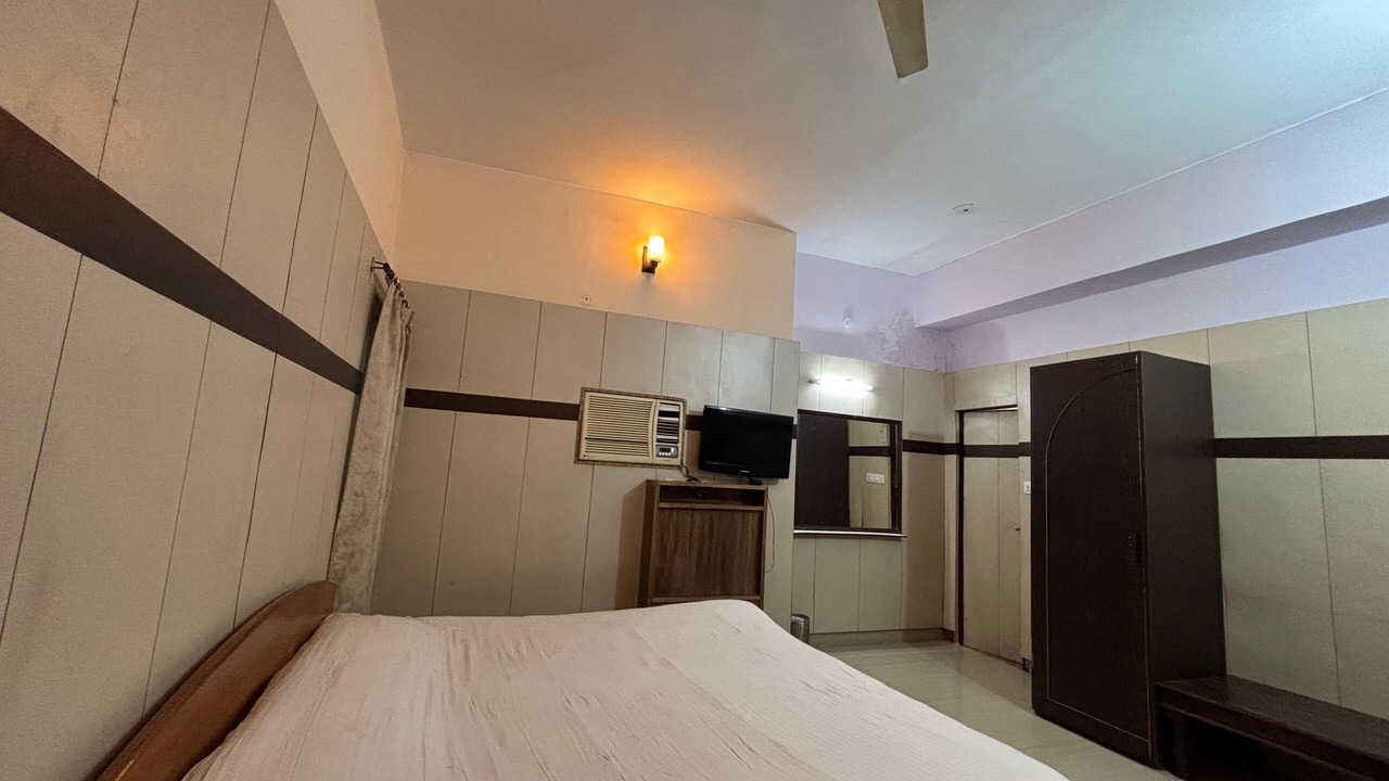 Photo of Bedroom in Raja Park