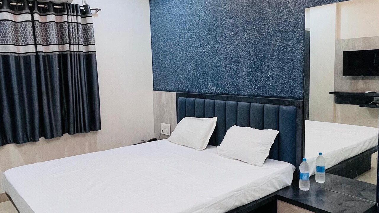 Photo of Bedroom in Daulatabad