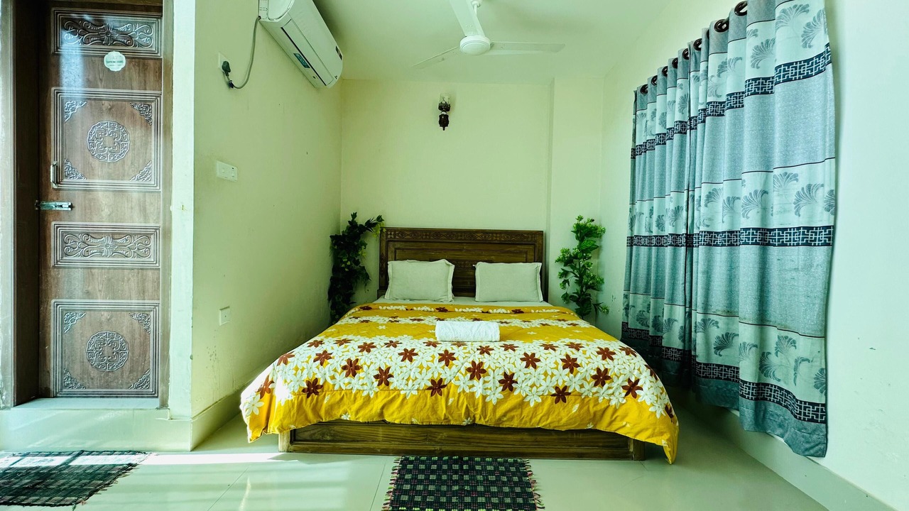 Photo of Bedroom in Latachapli