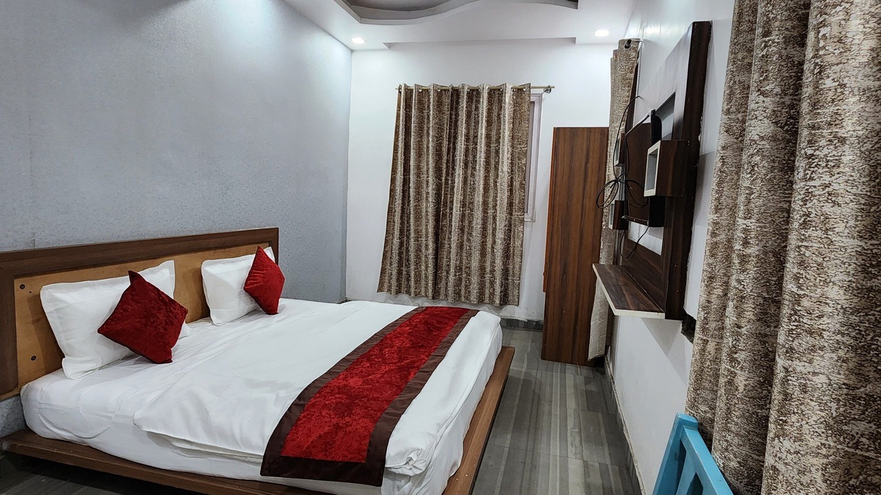 Photo of Bedroom in Dariyaganj