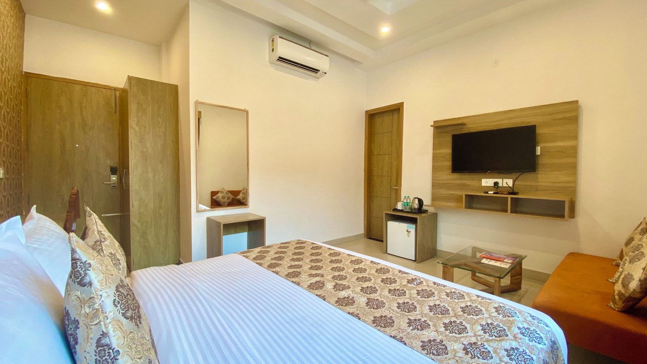 Photo of Bedroom in Tapovan