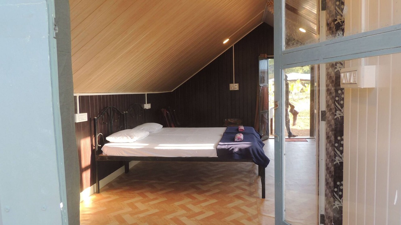 Photo of Bedroom in Timbholi