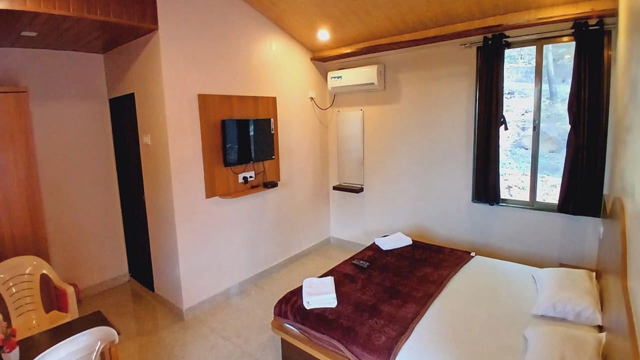 Photo of Bedroom in Mahabaleshwar
