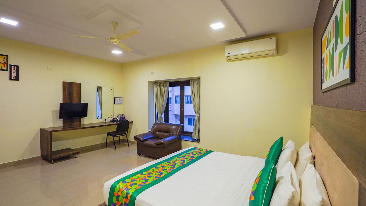 Photo of Bedroom in HBR Layout