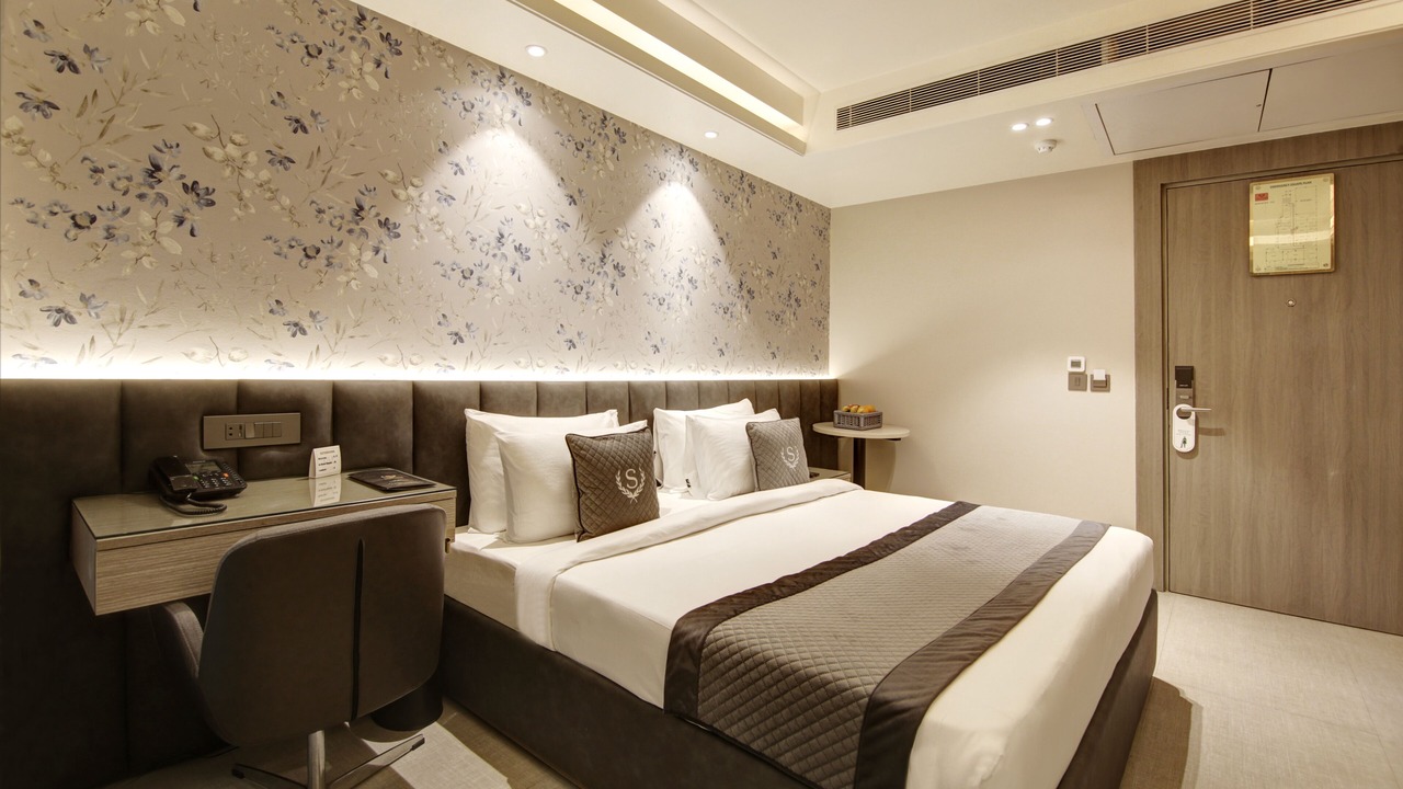 Photo of Bedroom in DLF Phase 3