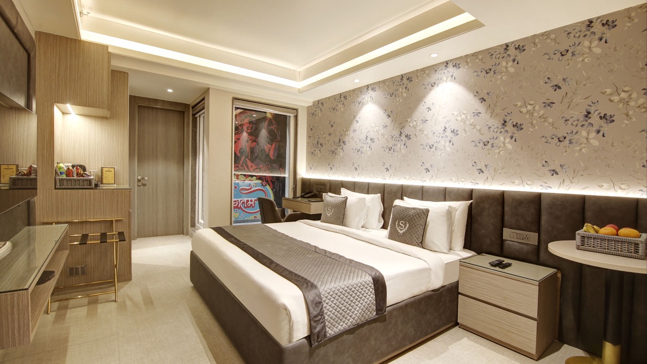 Photo of Bedroom in DLF Phase 3
