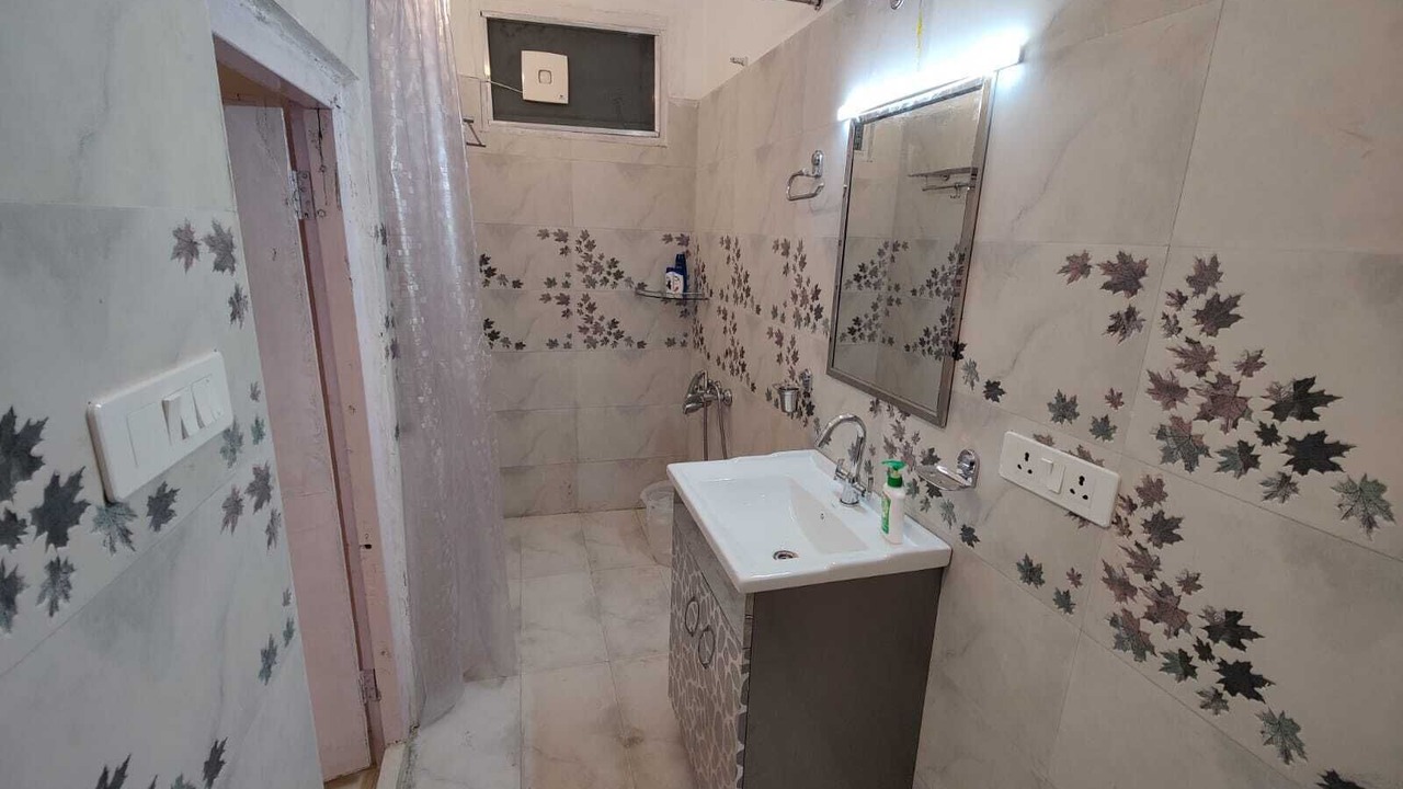 Photo of Bathroom in The Mall Road