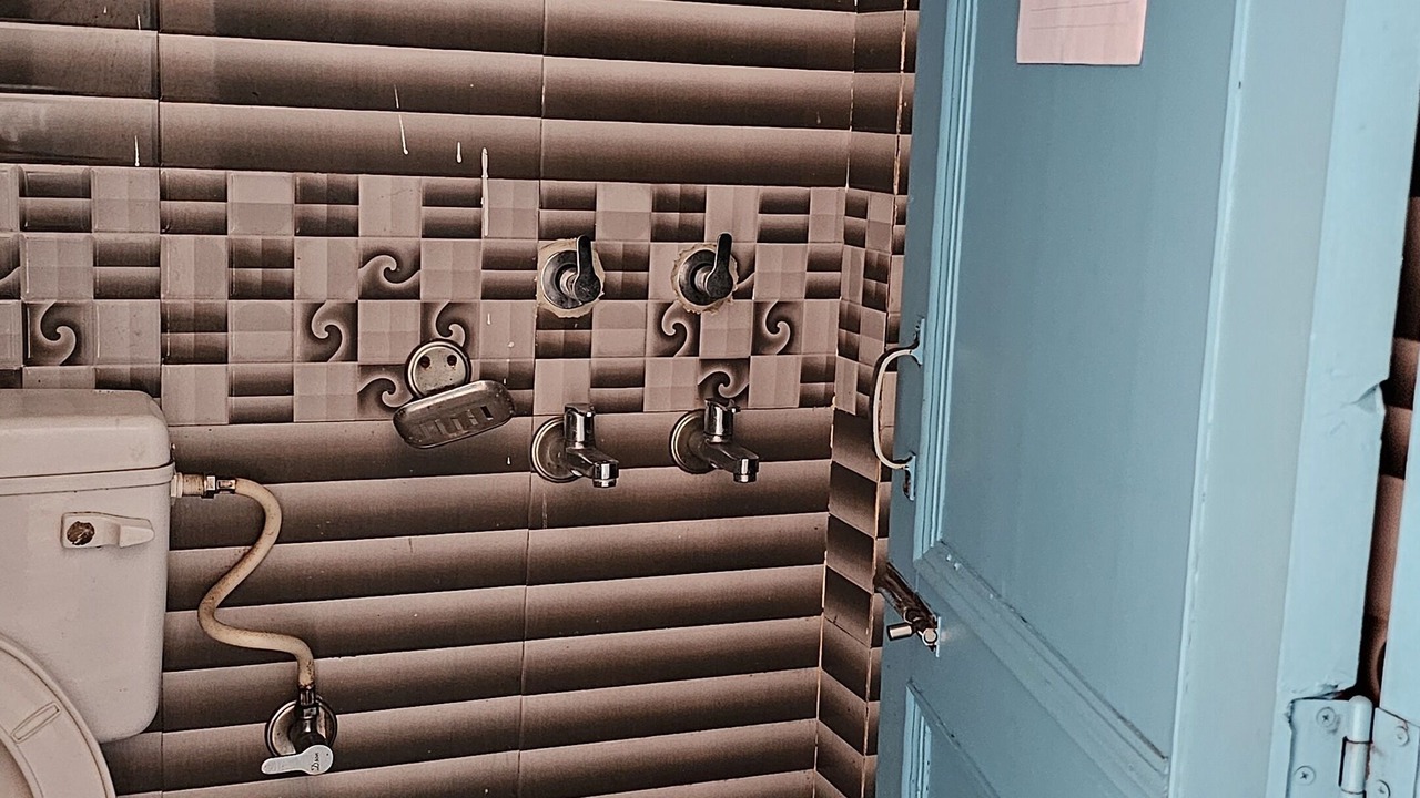 Photo of Bathroom in Bhagsu Nag