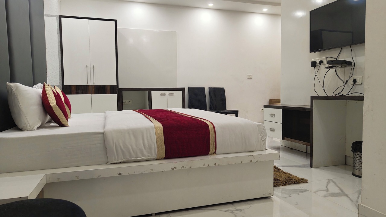 Photo of Bedroom in Dariyaganj