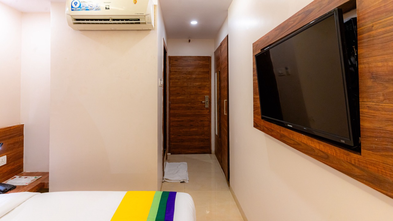 Photo of Bedroom in Prabhadevi