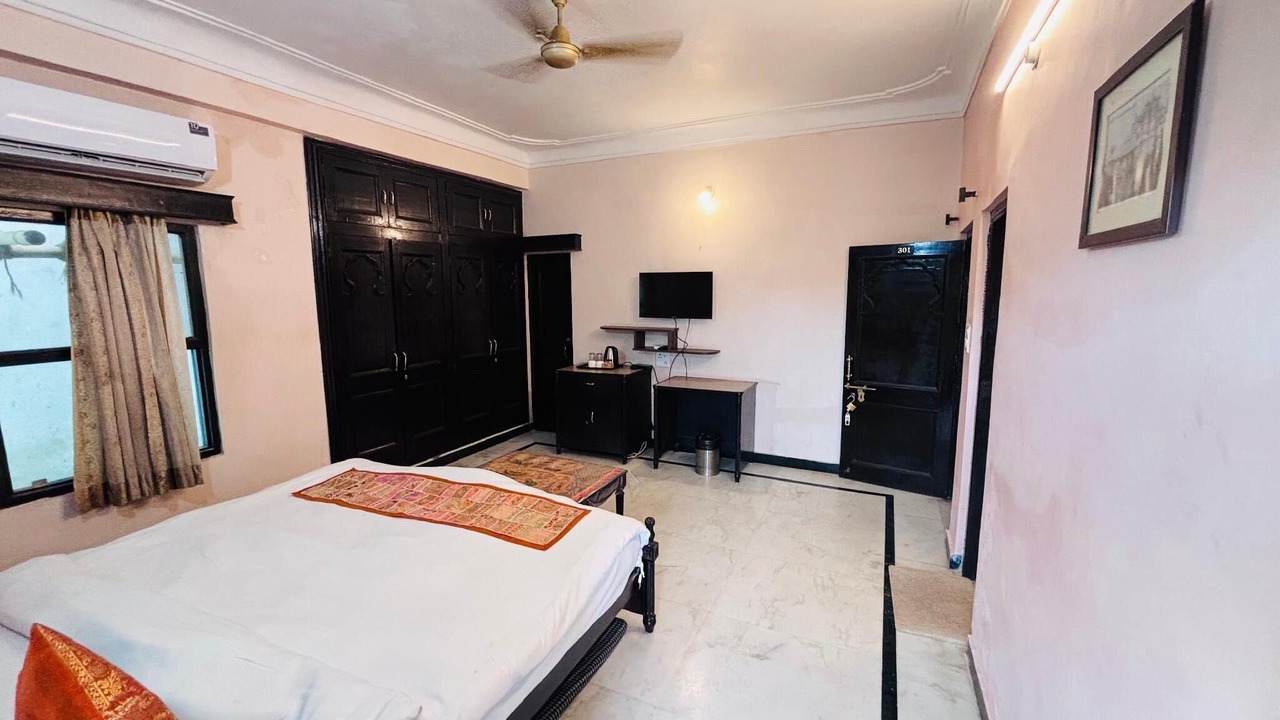 Photo of Bedroom in Shavri Colony