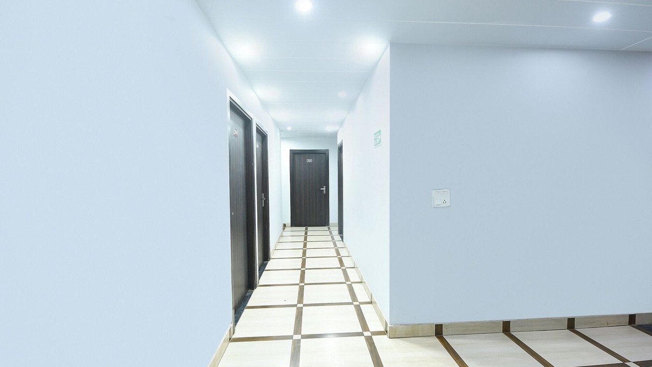 Photo of Others in DLF Phase 3