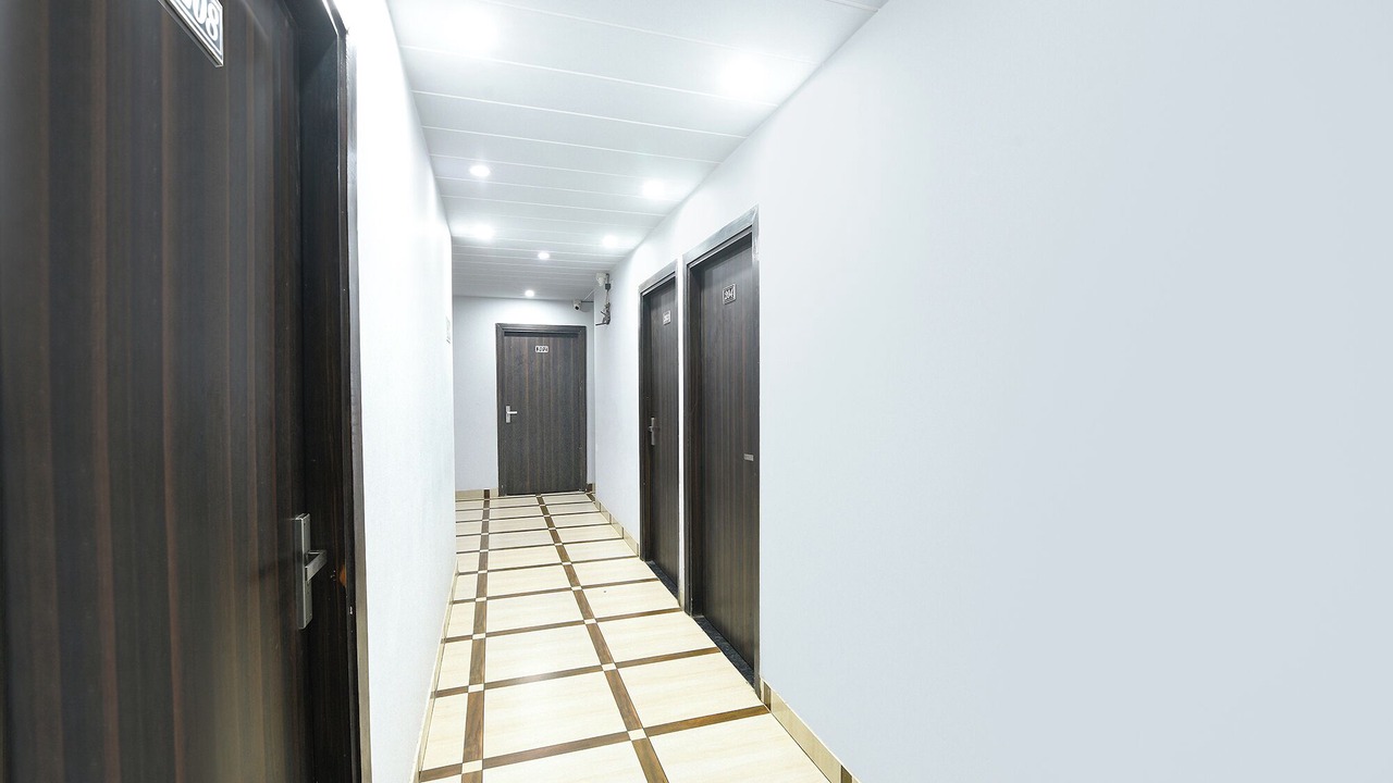 Photo of Others in DLF Phase 3
