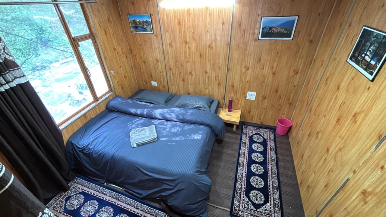 Photo of Bedroom in Jibhi