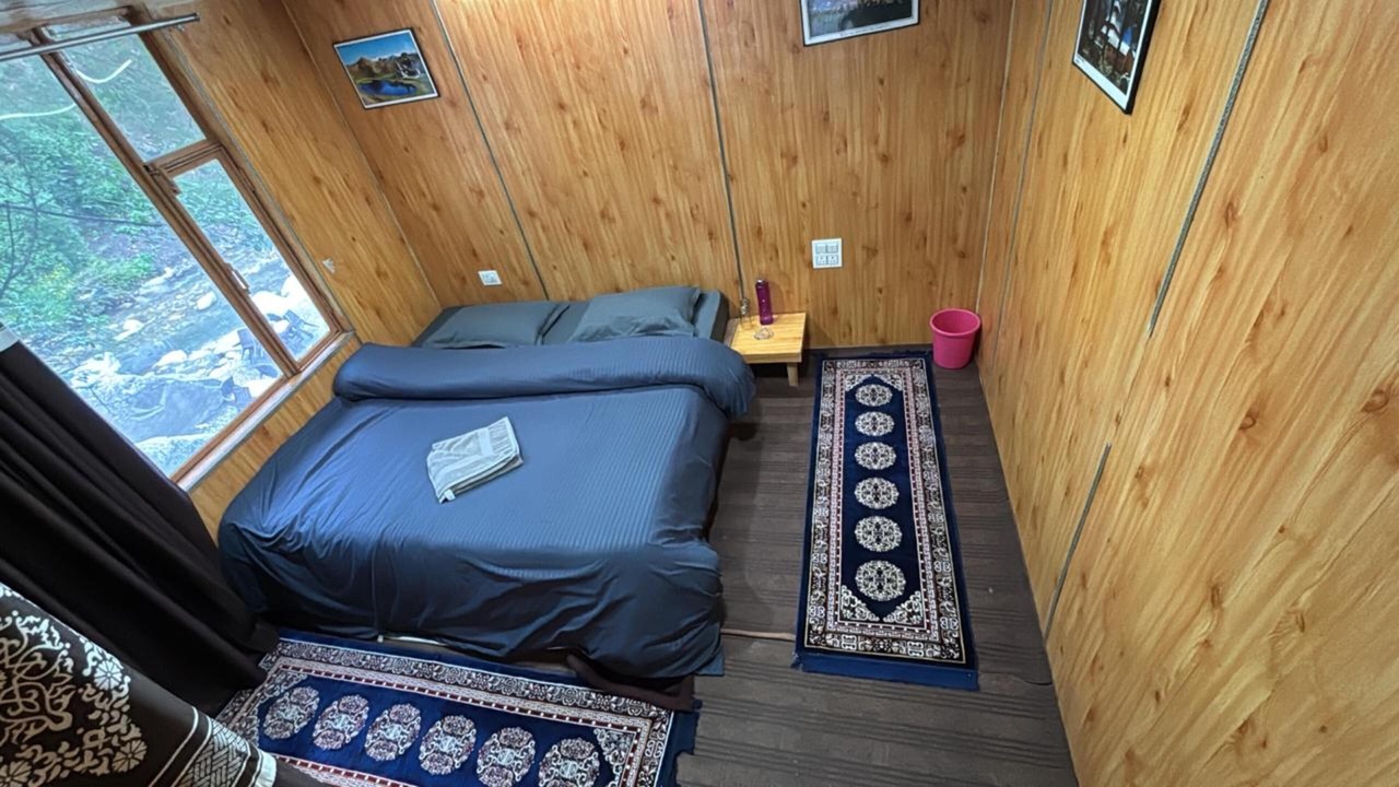 Photo of Bedroom in Jibhi