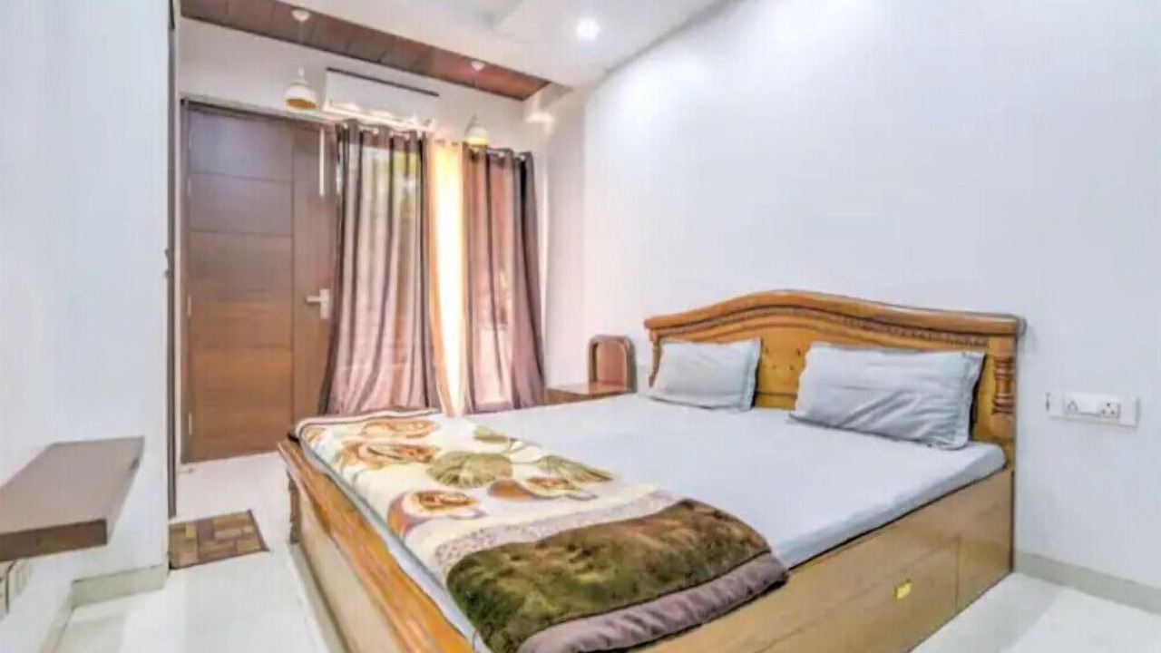 Photo of Bedroom in Kalkaji