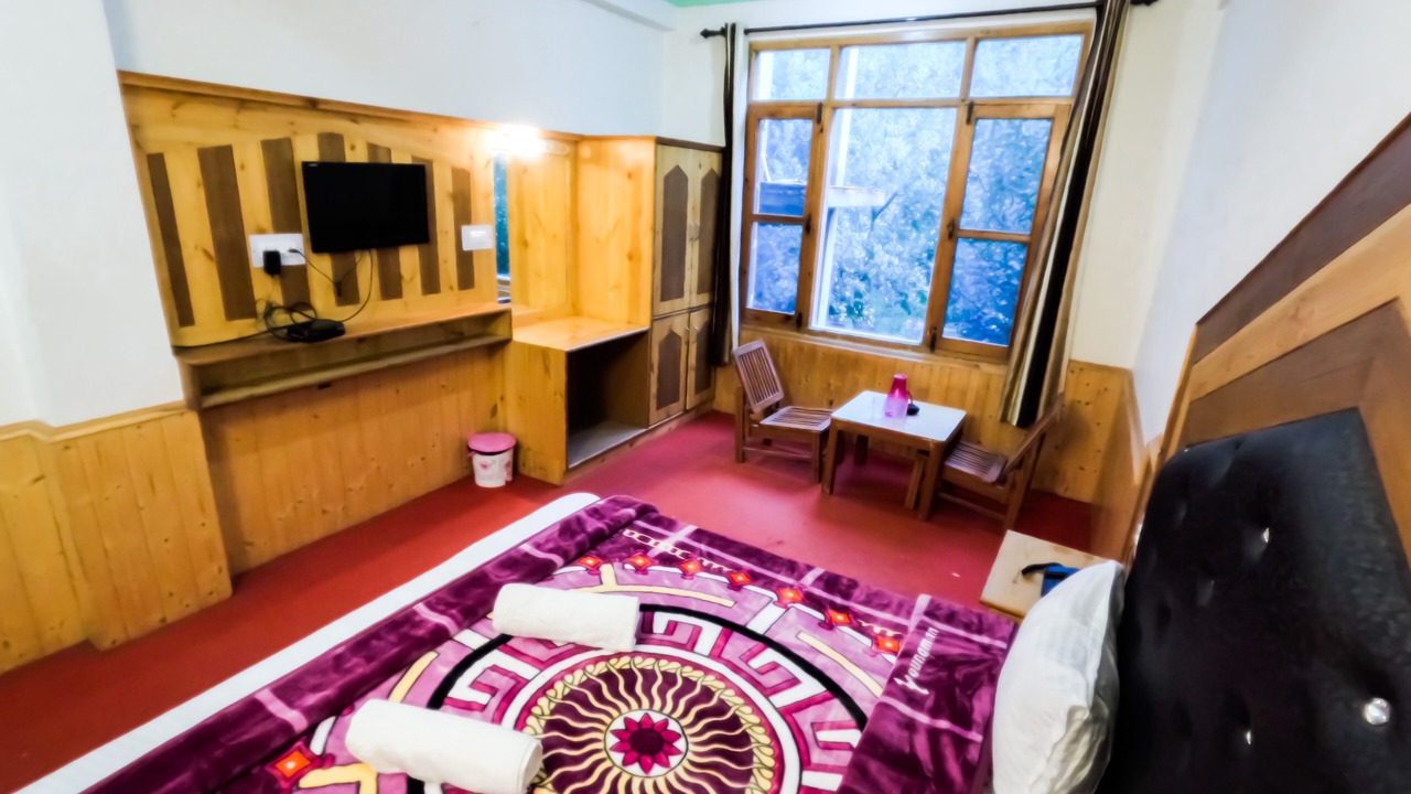 Photo of Bedroom in Jagatsukh