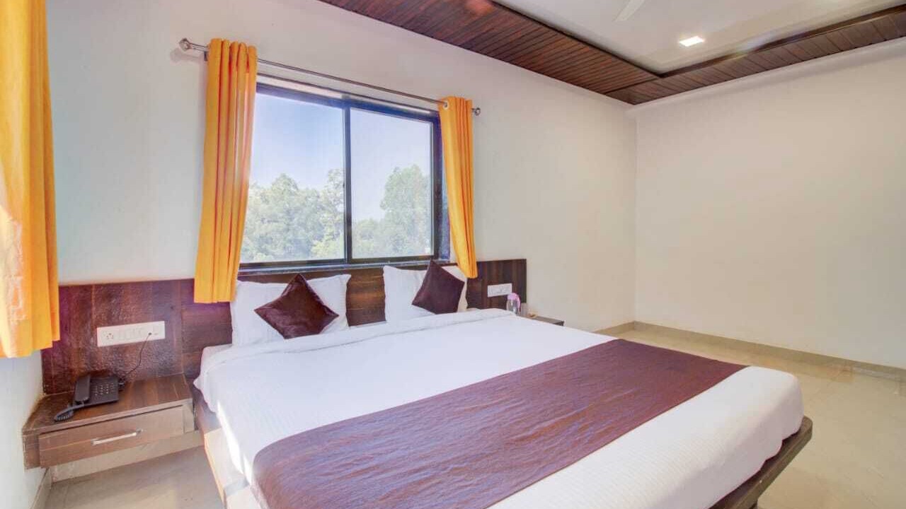 Photo of Bedroom in Mahabaleshwar