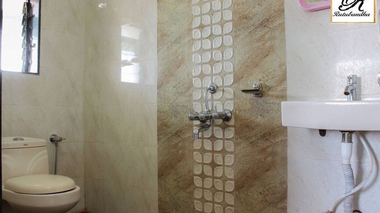 Photo of Bathroom in Mahabaleshwar