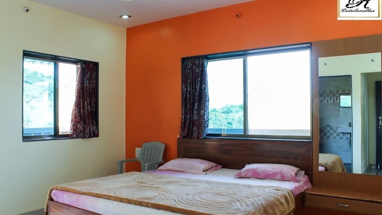 Photo of Bedroom in Mahabaleshwar
