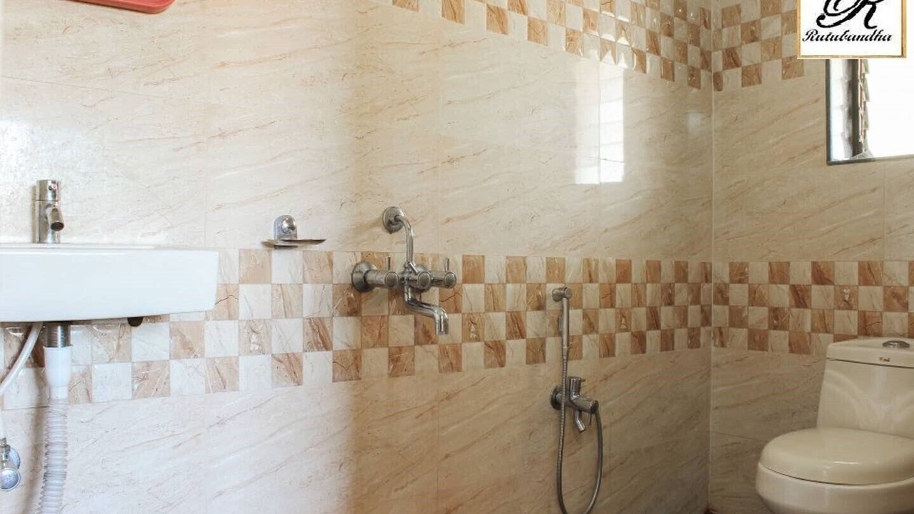 Photo of Bathroom in Mahabaleshwar